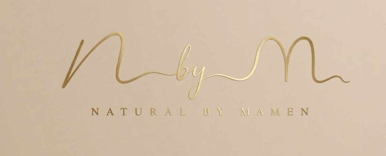 imagen de portada web con letras doradas naturalbymamen